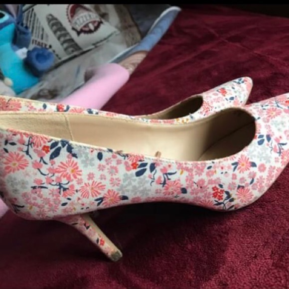 Pink Heels - Picture 2 of 2